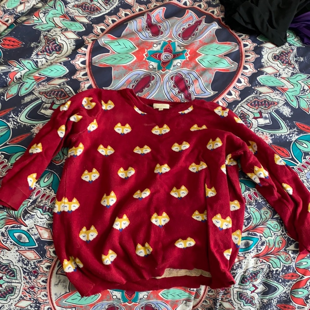 Cozy red sweater with fox print 🦊